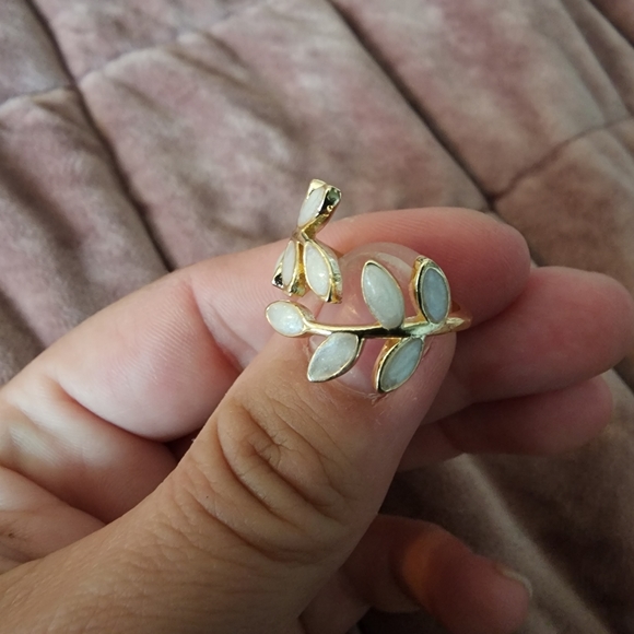 Leaf Ring - Picture 2 of 2